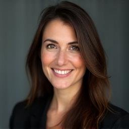 Ritratto di Francesca Moretti, cliente aziendale soddisfatta